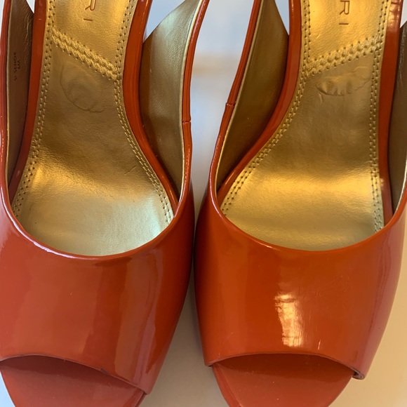 Tahari Si Senor Orange Patent Leather Sling Back Pumps Size 6 - Picture 6 of 12